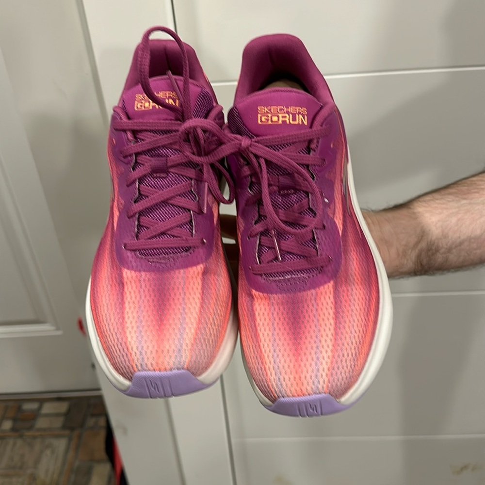 Skechers max cushion women’s athletic shoes
